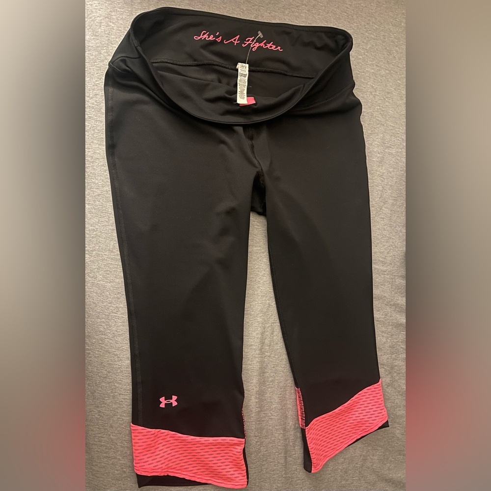 Black and pink UNDER ARMOR capris,